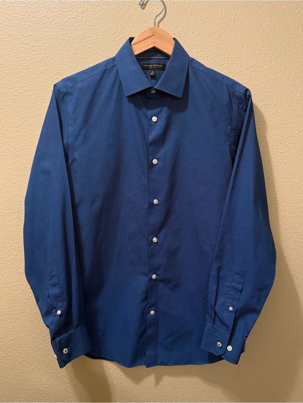 Men’s Small Banana Republic Blue Non-Iron Camden Fit Long Sleeve Button Up Shirt